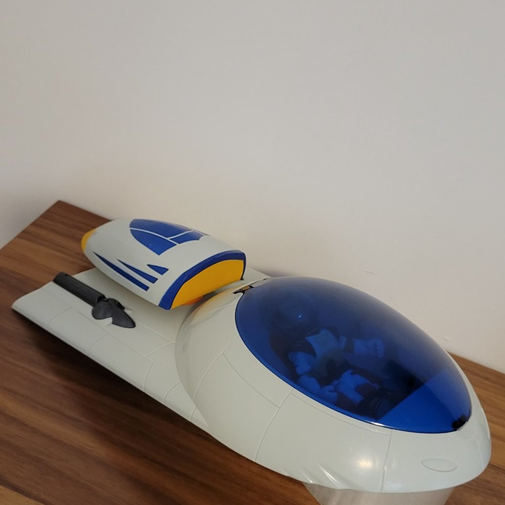 TOMY Disney Junior Miles From Tomorrow Land Zip Ship Spaceship with Leo Figure